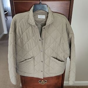 Z Supply Women's Puffer Jacket - Green With Side Pockets.